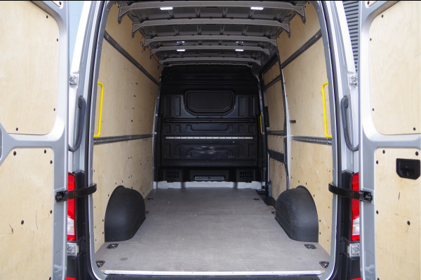 Volkswagen Crafter 2.0 TDI L3H3(L2H2) 3-ZITS, AUT. STOELVERWARMING, CRUISE, CAMERA, AIRCO, CARPLAY, PARKEERSENSOREN