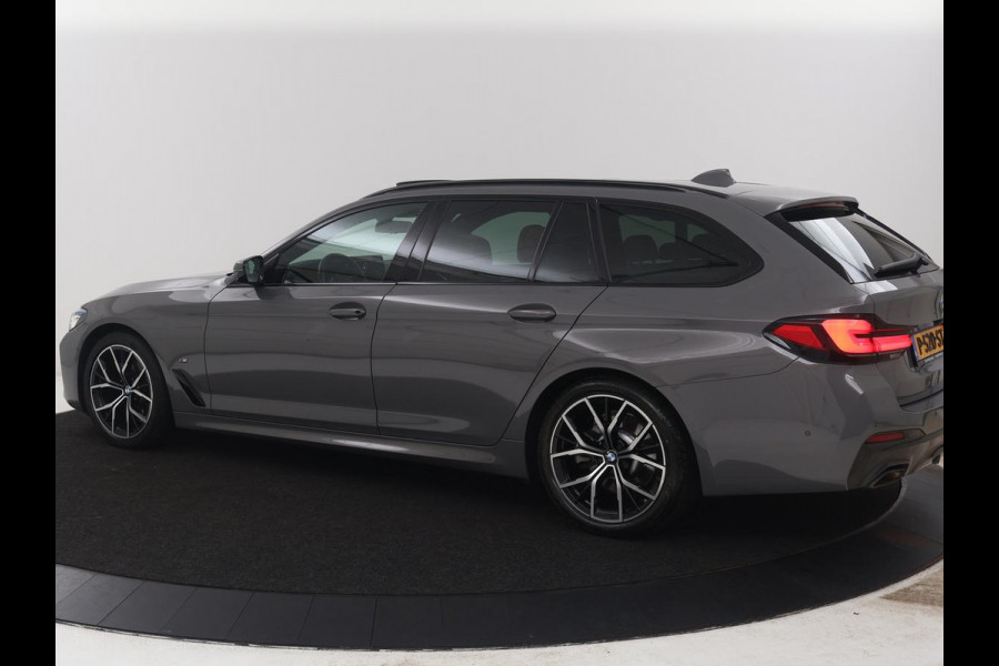 BMW 5 Serie Touring 520i Business Edition Plus | Panoramadak | Leder | Elektrische stoelen | Stoelverwarming | Carplay | Cruise control | Climate control | Trekhaak
