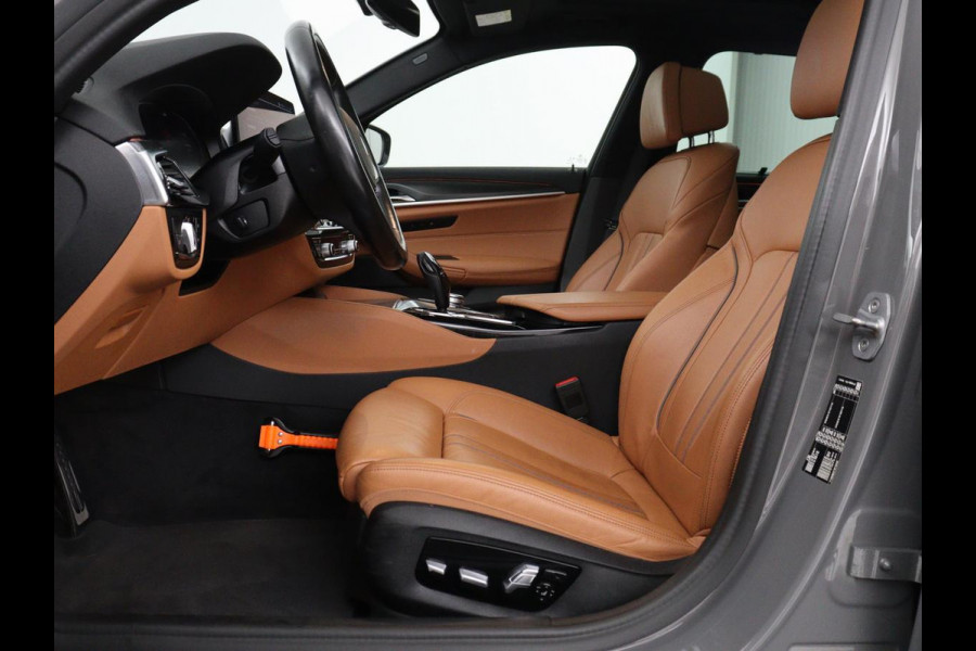 BMW 5 Serie Touring 520i Business Edition Plus | Panoramadak | Leder | Elektrische stoelen | Stoelverwarming | Carplay | Cruise control | Climate control | Trekhaak
