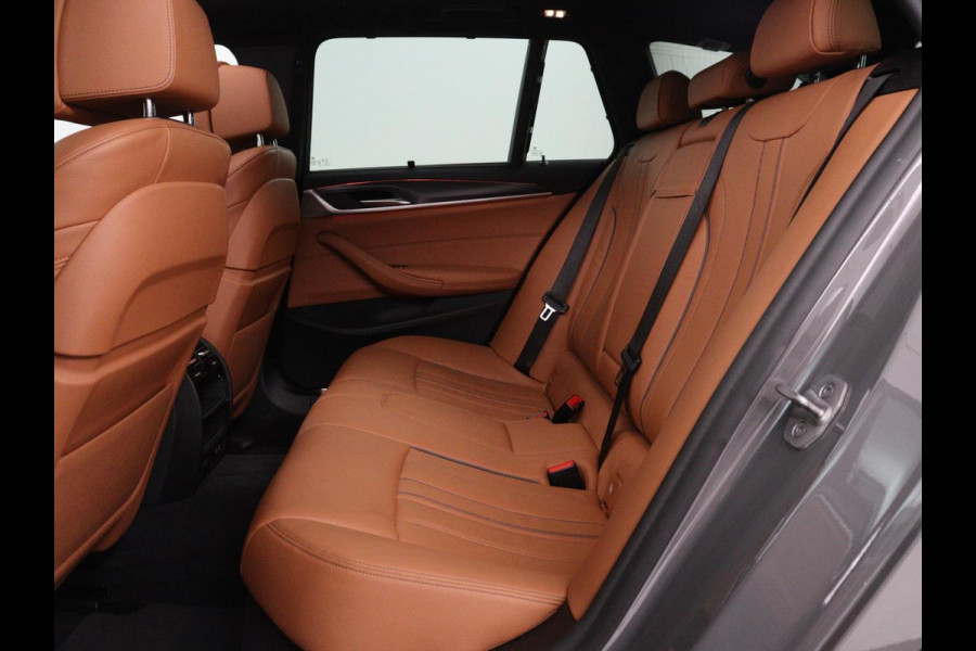 BMW 5 Serie Touring 520i Business Edition Plus | Panoramadak | Leder | Elektrische stoelen | Stoelverwarming | Carplay | Cruise control | Climate control | Trekhaak