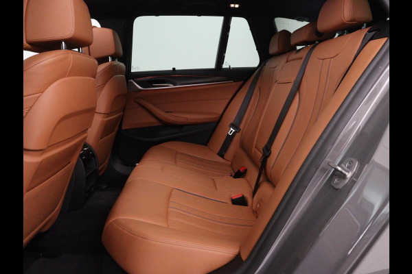 BMW 5 Serie Touring 520i Business Edition Plus | Panoramadak | Leder | Elektrische stoelen | Stoelverwarming | Carplay | Cruise control | Climate control | Trekhaak