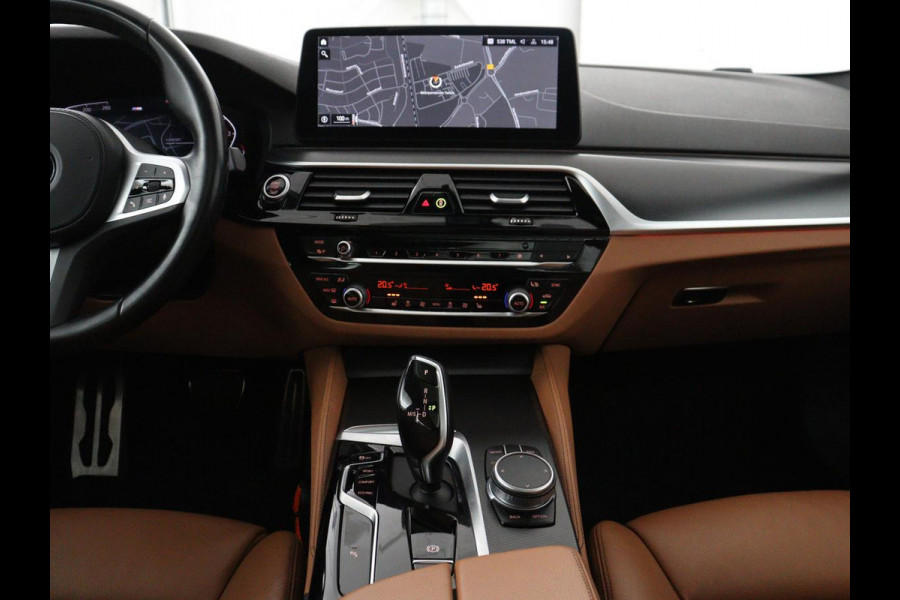 BMW 5 Serie Touring 520i Business Edition Plus | Panoramadak | Leder | Elektrische stoelen | Stoelverwarming | Carplay | Cruise control | Climate control | Trekhaak