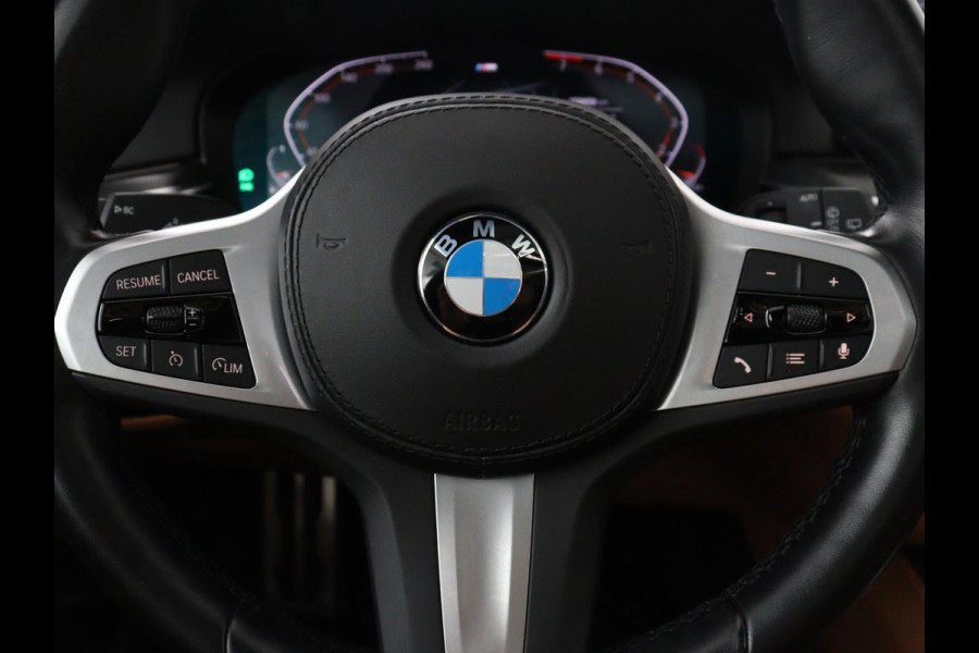 BMW 5 Serie Touring 520i Business Edition Plus | Panoramadak | Leder | Elektrische stoelen | Stoelverwarming | Carplay | Cruise control | Climate control | Trekhaak