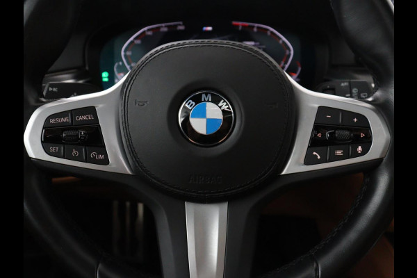 BMW 5 Serie Touring 520i Business Edition Plus | Panoramadak | Leder | Elektrische stoelen | Stoelverwarming | Carplay | Cruise control | Climate control | Trekhaak