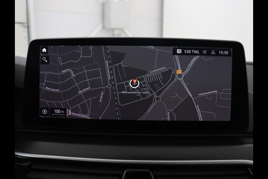 BMW 5 Serie Touring 520i Business Edition Plus | Panoramadak | Leder | Elektrische stoelen | Stoelverwarming | Carplay | Cruise control | Climate control | Trekhaak