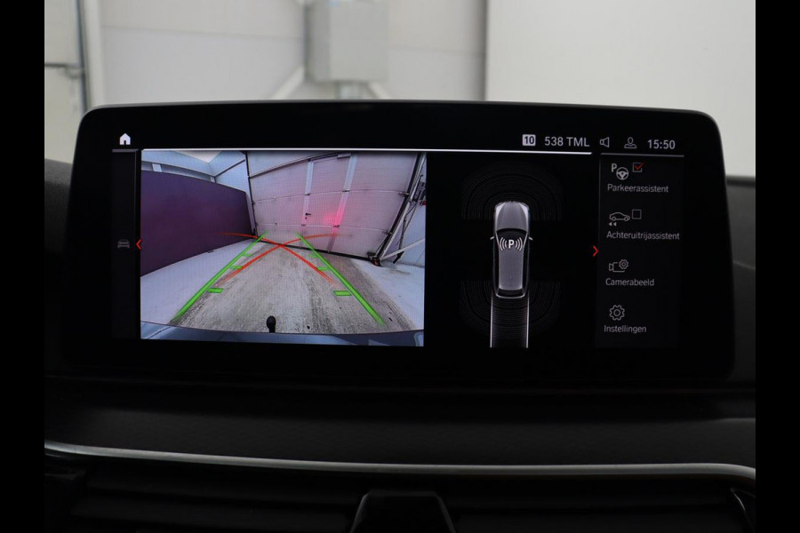 BMW 5 Serie Touring 520i Business Edition Plus | Panoramadak | Leder | Elektrische stoelen | Stoelverwarming | Carplay | Cruise control | Climate control | Trekhaak