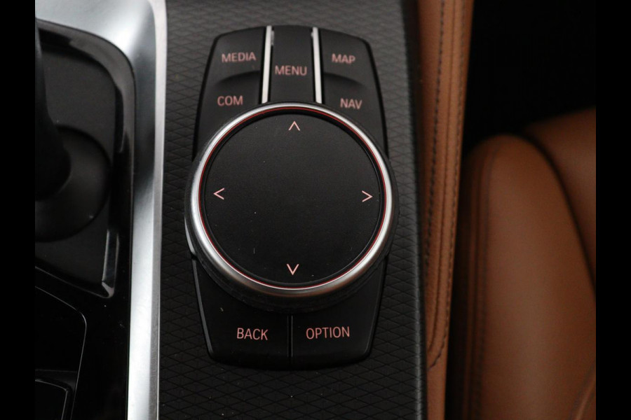 BMW 5 Serie Touring 520i Business Edition Plus | Panoramadak | Leder | Elektrische stoelen | Stoelverwarming | Carplay | Cruise control | Climate control | Trekhaak