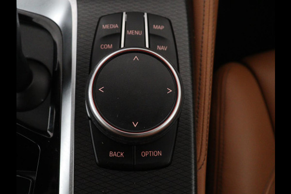 BMW 5 Serie Touring 520i Business Edition Plus | Panoramadak | Leder | Elektrische stoelen | Stoelverwarming | Carplay | Cruise control | Climate control | Trekhaak