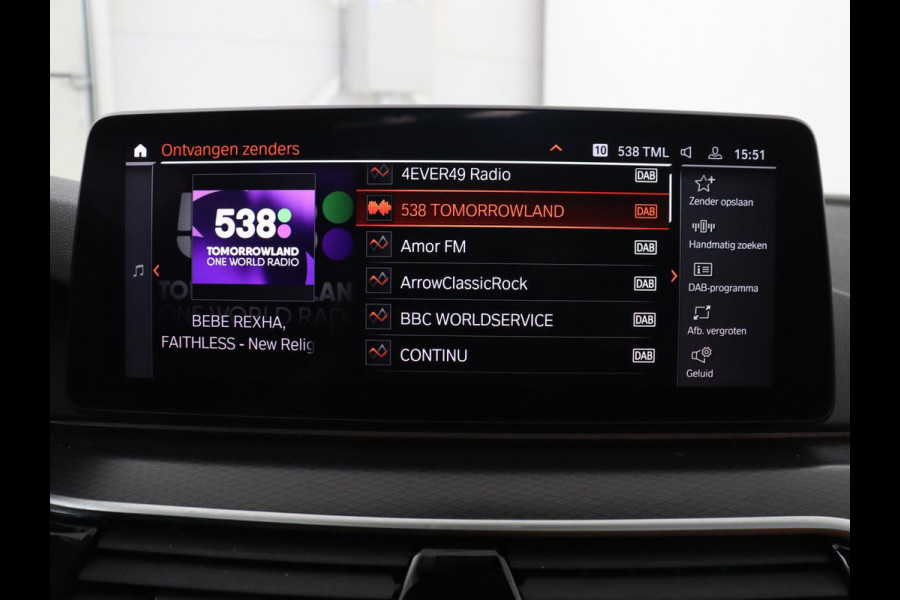 BMW 5 Serie Touring 520i Business Edition Plus | Panoramadak | Leder | Elektrische stoelen | Stoelverwarming | Carplay | Cruise control | Climate control | Trekhaak