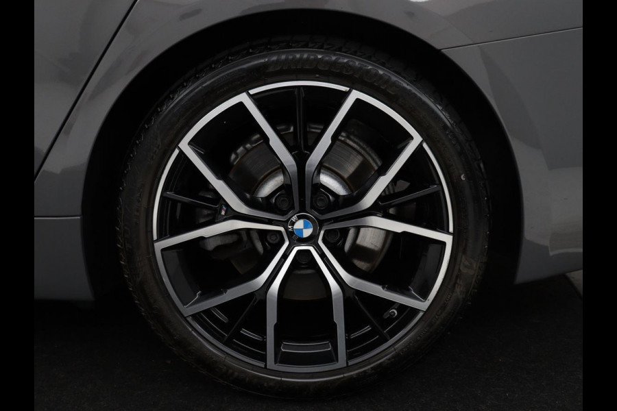 BMW 5 Serie Touring 520i Business Edition Plus | Panoramadak | Leder | Elektrische stoelen | Stoelverwarming | Carplay | Cruise control | Climate control | Trekhaak