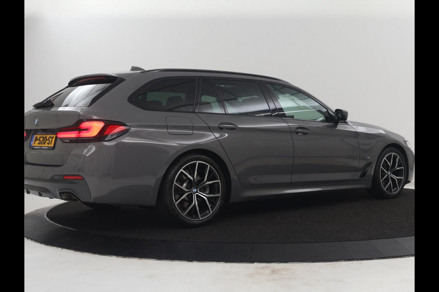 BMW 5 Serie Touring 520i Business Edition Plus | Panoramadak | Leder | Elektrische stoelen | Stoelverwarming | Carplay | Cruise control | Climate control | Trekhaak