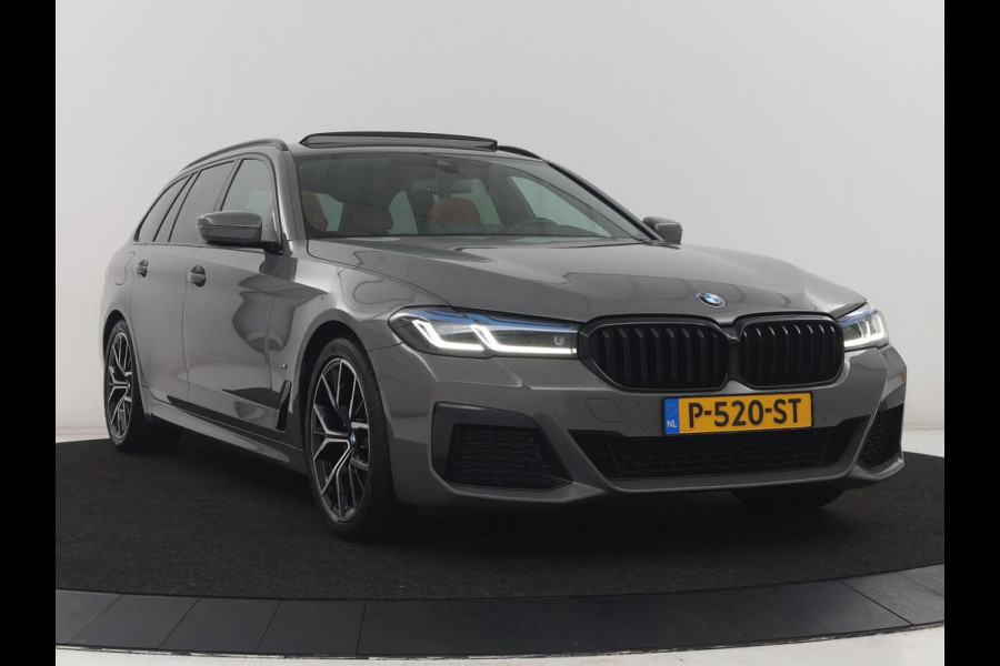 BMW 5 Serie Touring 520i Business Edition Plus | Panoramadak | Leder | Elektrische stoelen | Stoelverwarming | Carplay | Cruise control | Climate control | Trekhaak