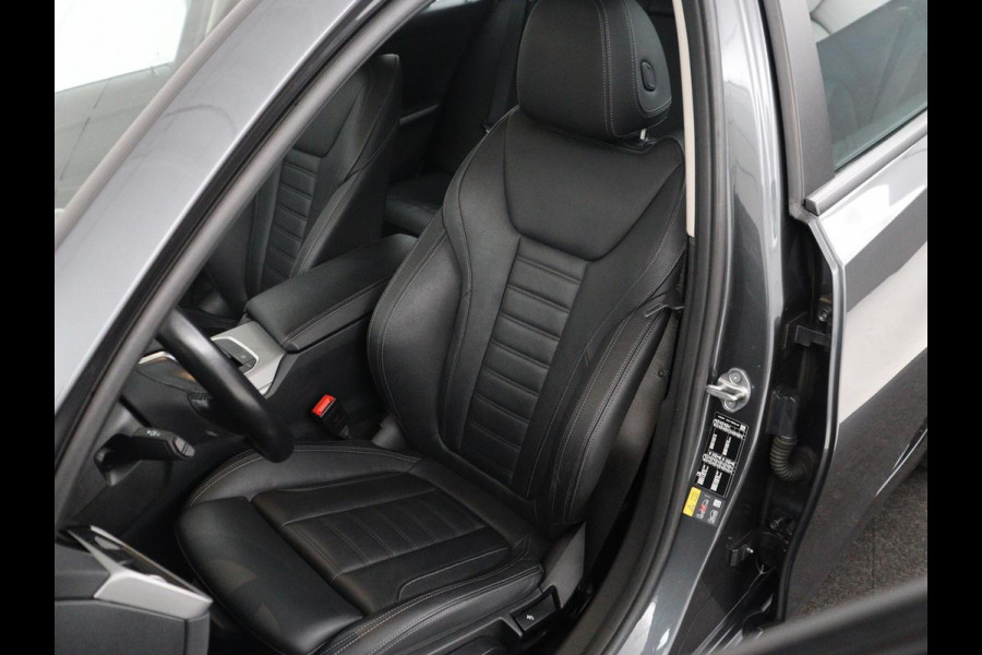 BMW 3 Serie Touring 320e Business Edition Plus | SOH 90% | Leder | Stoelverwarming | Carplay | Cruise control | Climate control | Elektrische achterklep | Park assist | PHEV