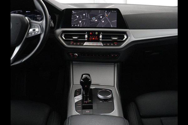 BMW 3 Serie Touring 320e Business Edition Plus | SOH 90% | Leder | Stoelverwarming | Carplay | Cruise control | Climate control | Elektrische achterklep | Park assist | PHEV