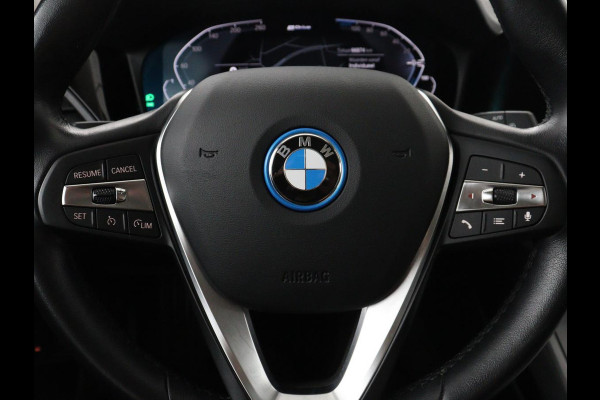 BMW 3 Serie Touring 320e Business Edition Plus | SOH 90% | Leder | Stoelverwarming | Carplay | Cruise control | Climate control | Elektrische achterklep | Park assist | PHEV