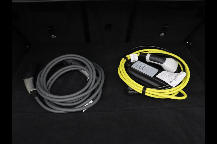 BMW 3 Serie Touring 320e Business Edition Plus | SOH 90% | Leder | Stoelverwarming | Carplay | Cruise control | Climate control | Elektrische achterklep | Park assist | PHEV