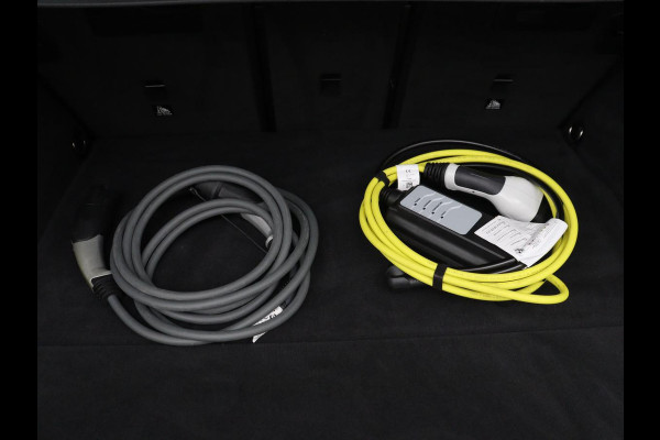 BMW 3 Serie Touring 320e Business Edition Plus | SOH 90% | Leder | Stoelverwarming | Carplay | Cruise control | Climate control | Elektrische achterklep | Park assist | PHEV
