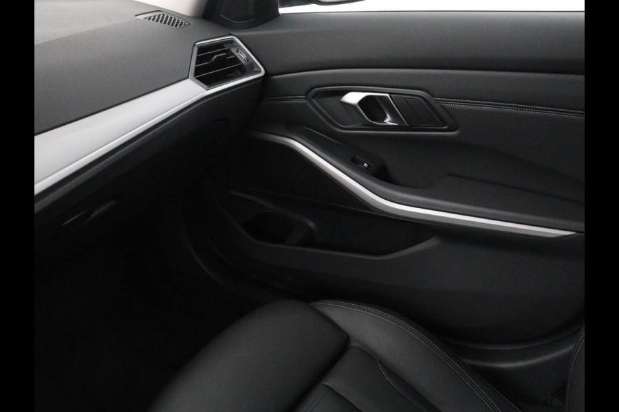 BMW 3 Serie Touring 320e Business Edition Plus | SOH 90% | Leder | Stoelverwarming | Carplay | Cruise control | Climate control | Elektrische achterklep | Park assist | PHEV
