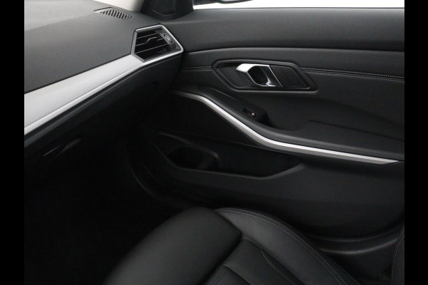 BMW 3 Serie Touring 320e Business Edition Plus | SOH 90% | Leder | Stoelverwarming | Carplay | Cruise control | Climate control | Elektrische achterklep | Park assist | PHEV