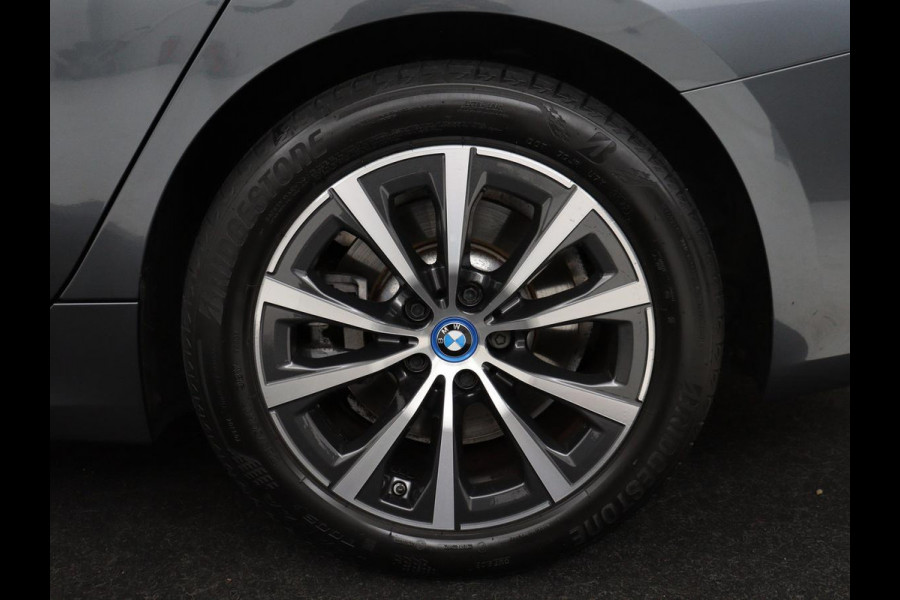 BMW 3 Serie Touring 320e Business Edition Plus | SOH 90% | Leder | Stoelverwarming | Carplay | Cruise control | Climate control | Elektrische achterklep | Park assist | PHEV