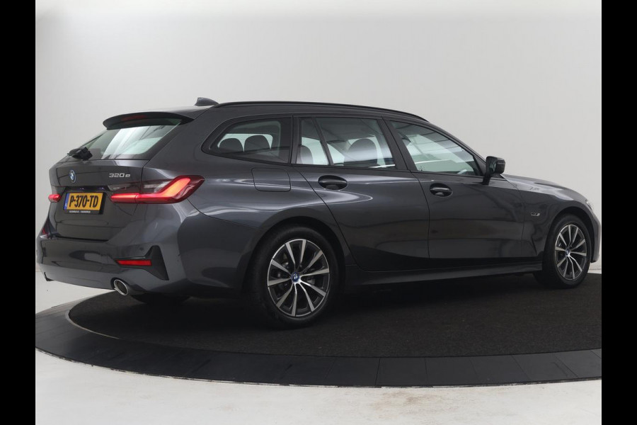 BMW 3 Serie Touring 320e Business Edition Plus | SOH 90% | Leder | Stoelverwarming | Carplay | Cruise control | Climate control | Elektrische achterklep | Park assist | PHEV
