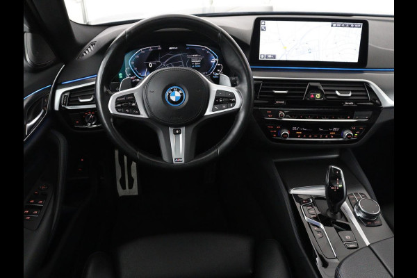 BMW 5 Serie Touring 530e Business Edition Plus | SOH 90% | Panoramadak | Harman/Kardon | Leder | Stoel & stuurverwarming | Achterbank verwarming | Adaptive cruise | Camera | Carplay | Trekhaak |