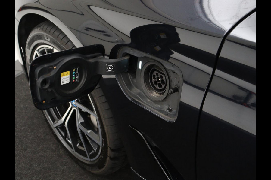 BMW 5 Serie Touring 530e Business Edition Plus | SOH 90% | Panoramadak | Harman/Kardon | Leder | Stoel & stuurverwarming | Achterbank verwarming | Adaptive cruise | Camera | Carplay | Trekhaak |