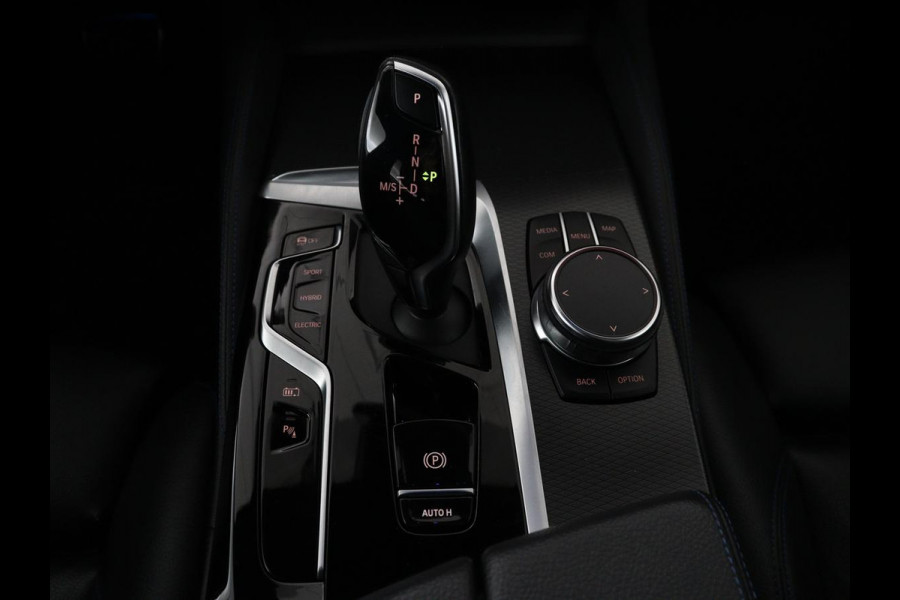 BMW 5 Serie Touring 530e Business Edition Plus | SOH 90% | Panoramadak | Harman/Kardon | Leder | Stoel & stuurverwarming | Achterbank verwarming | Adaptive cruise | Camera | Carplay | Trekhaak |