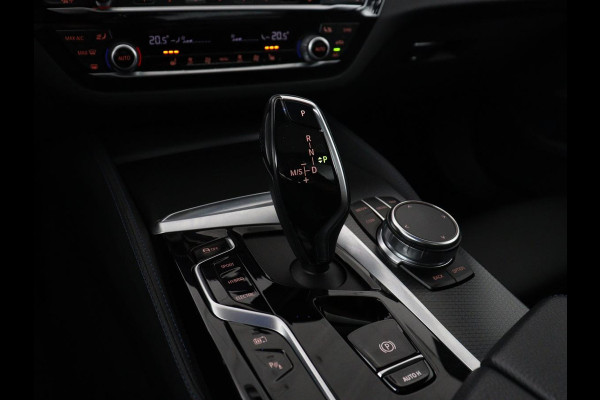 BMW 5 Serie Touring 530e Business Edition Plus | SOH 90% | Panoramadak | Harman/Kardon | Leder | Stoel & stuurverwarming | Achterbank verwarming | Adaptive cruise | Camera | Carplay | Trekhaak |