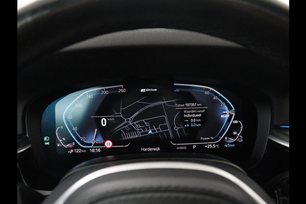 BMW 5 Serie Touring 530e Business Edition Plus | SOH 90% | Panoramadak | Harman/Kardon | Leder | Stoel & stuurverwarming | Achterbank verwarming | Adaptive cruise | Camera | Carplay | Trekhaak |