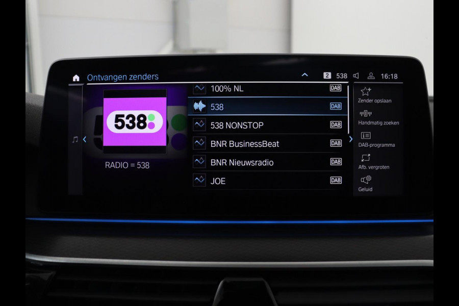 BMW 5 Serie Touring 530e Business Edition Plus | SOH 90% | Panoramadak | Harman/Kardon | Leder | Stoel & stuurverwarming | Achterbank verwarming | Adaptive cruise | Camera | Carplay | Trekhaak |