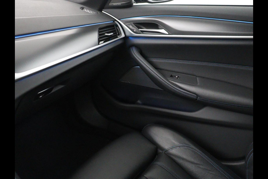 BMW 5 Serie Touring 530e Business Edition Plus | SOH 90% | Panoramadak | Harman/Kardon | Leder | Stoel & stuurverwarming | Achterbank verwarming | Adaptive cruise | Camera | Carplay | Trekhaak |