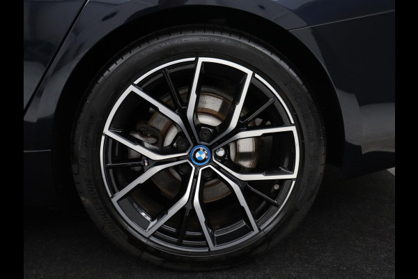BMW 5 Serie Touring 530e Business Edition Plus | SOH 90% | Panoramadak | Harman/Kardon | Leder | Stoel & stuurverwarming | Achterbank verwarming | Adaptive cruise | Camera | Carplay | Trekhaak |