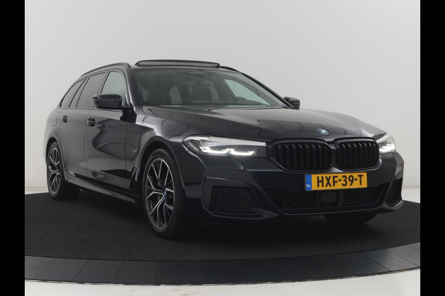 BMW 5 Serie Touring 530e Business Edition Plus | SOH 90% | Panoramadak | Harman/Kardon | Leder | Stoel & stuurverwarming | Achterbank verwarming | Adaptive cruise | Camera | Carplay | Trekhaak |