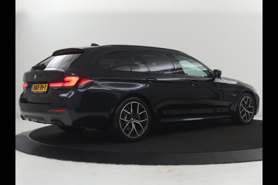 BMW 5 Serie Touring 530e Business Edition Plus | SOH 90% | Panoramadak | Harman/Kardon | Leder | Stoel & stuurverwarming | Achterbank verwarming | Adaptive cruise | Camera | Carplay | Trekhaak |