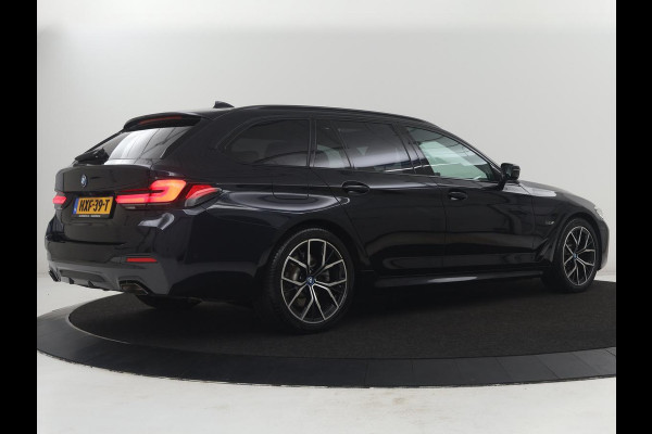 BMW 5 Serie Touring 530e Business Edition Plus | SOH 90% | Panoramadak | Harman/Kardon | Leder | Stoel & stuurverwarming | Achterbank verwarming | Adaptive cruise | Camera | Carplay | Trekhaak |