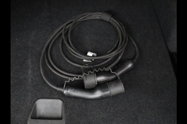 Volvo XC40 1.5 T5 Recharge Momentum Aut. Navi | Virtual display | SOH 89.7% |  Cruise Control | Stoelverwarming | Camera | Trekhaak | Stuurverwarming | DAB+ | Carplay