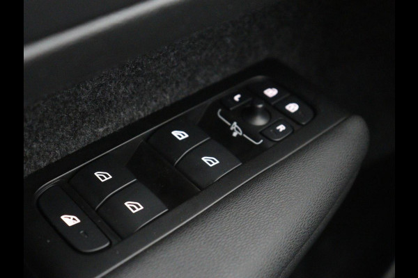 Volvo XC40 1.5 T5 Recharge Momentum Aut. Navi | Virtual display | SOH 89.7% |  Cruise Control | Stoelverwarming | Camera | Trekhaak | Stuurverwarming | DAB+ | Carplay