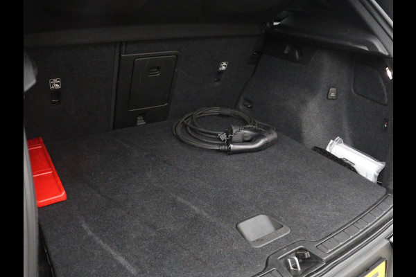 Volvo XC40 1.5 T5 Recharge Momentum Aut. Navi | Virtual display | SOH 89.7% |  Cruise Control | Stoelverwarming | Camera | Trekhaak | Stuurverwarming | DAB+ | Carplay
