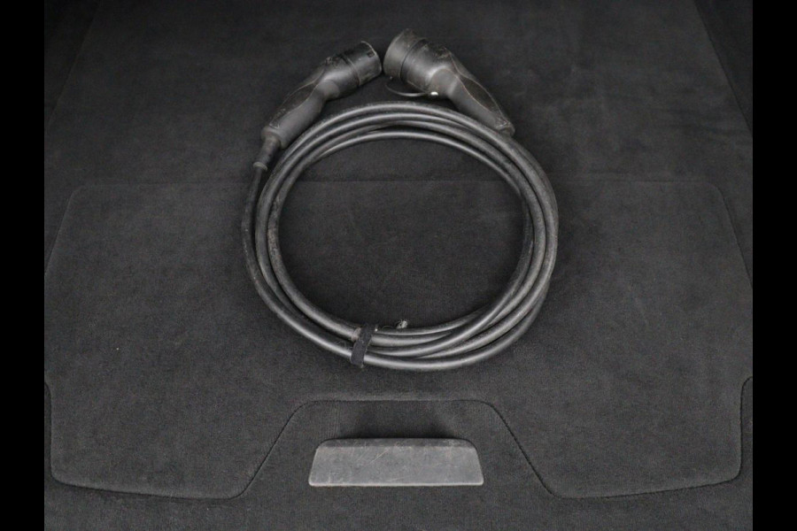 Volvo V90 2.0 T8 Plug-in hybrid AWD Plus Bright | SOH 97,1 | Panoramadak | Leder | Memory | Harman/Kardon | Stuur/stoel verwarming | Achterbank verwarming | Carplay | Cruise control | 360 Camera | Park assist | Trekhaak