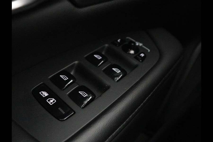Volvo V90 2.0 T8 Plug-in hybrid AWD Plus Bright | SOH 97,1 | Panoramadak | Leder | Memory | Harman/Kardon | Stuur/stoel verwarming | Achterbank verwarming | Carplay | Cruise control | 360 Camera | Park assist | Trekhaak
