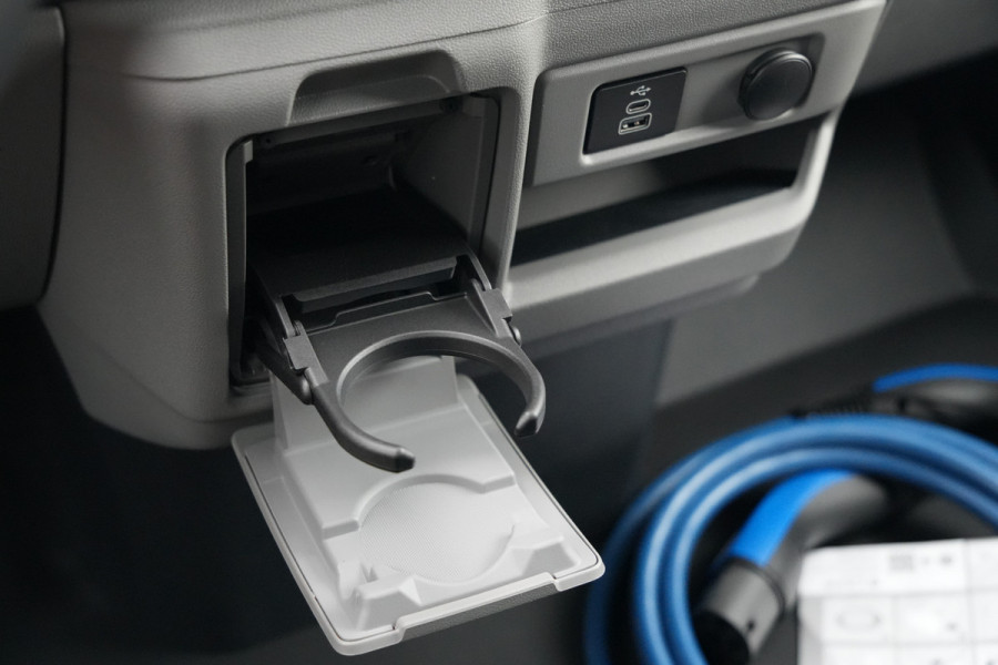 Ford E-Transit Custom 320 L2H1 Limited 71 kWh 218pk - 2x Schuifdeur - Trekhaak - Pro Power - Camera - Carplay - Rijklaar
