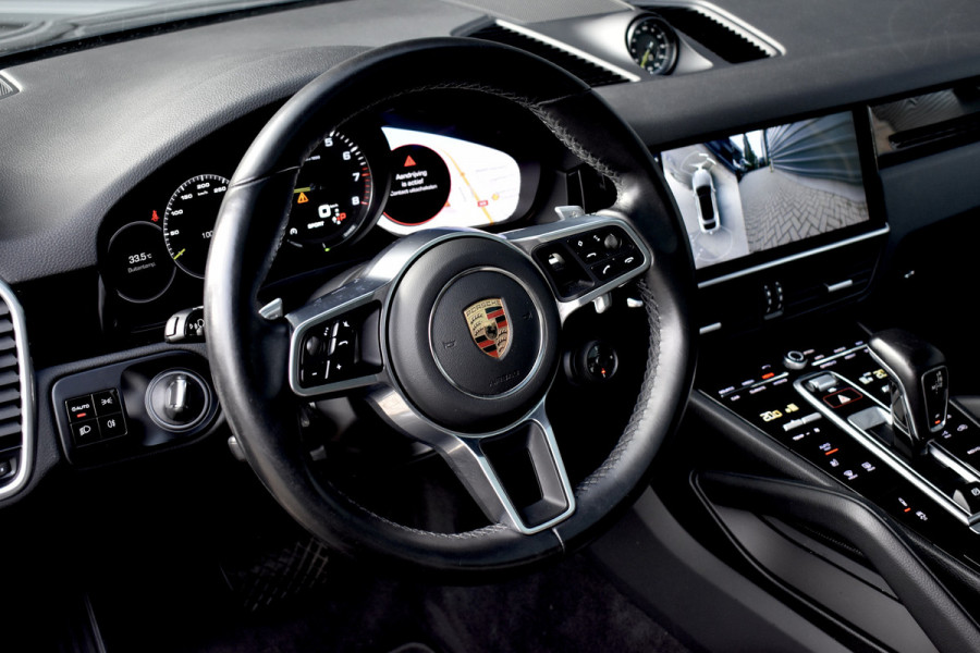 Porsche Cayenne Coupé 3.0 E-Hybrid 462pk Sport Chrono | Pano | 360 Camera | 21'' Wielen | Luchtvering | Stuurverwarming |  Stoel + Achterbankverwarming | LED Achterlichten donker |