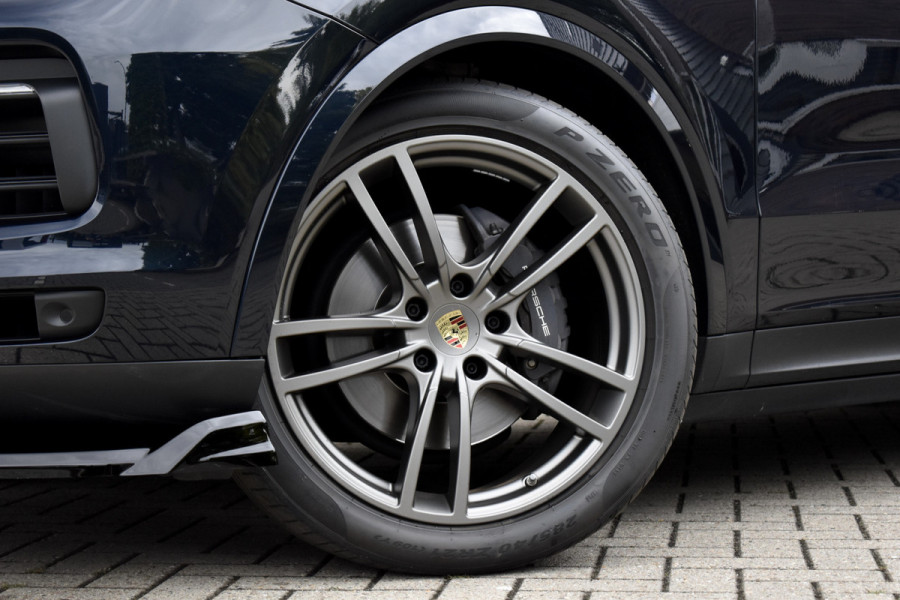 Porsche Cayenne Coupé 3.0 E-Hybrid 462pk Sport Chrono | Pano | 360 Camera | 21'' Wielen | Luchtvering | Stuurverwarming |  Stoel + Achterbankverwarming | LED Achterlichten donker |