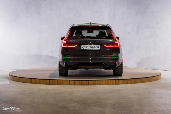 Volvo XC60 2.0 T8 Plug-in hybrid AWD R-Design | Luchtvering | Zwenkbare trekhaak | Panorama dak | Memory | Harman Kardon |