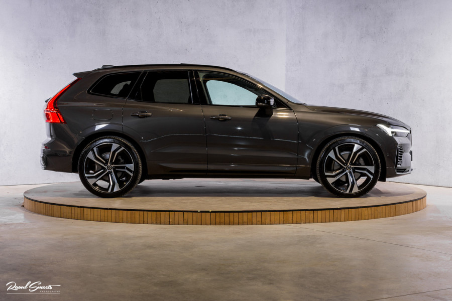 Volvo XC60 2.0 T8 Plug-in hybrid AWD R-Design | Luchtvering | Zwenkbare trekhaak | Panorama dak | Memory | Harman Kardon |