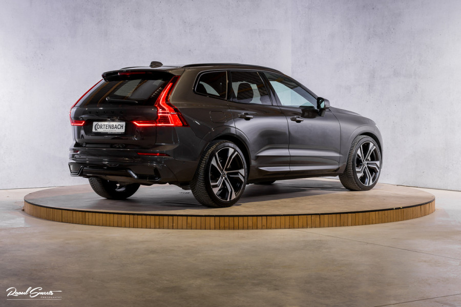 Volvo XC60 2.0 T8 Plug-in hybrid AWD R-Design | Luchtvering | Zwenkbare trekhaak | Panorama dak | Memory | Harman Kardon |