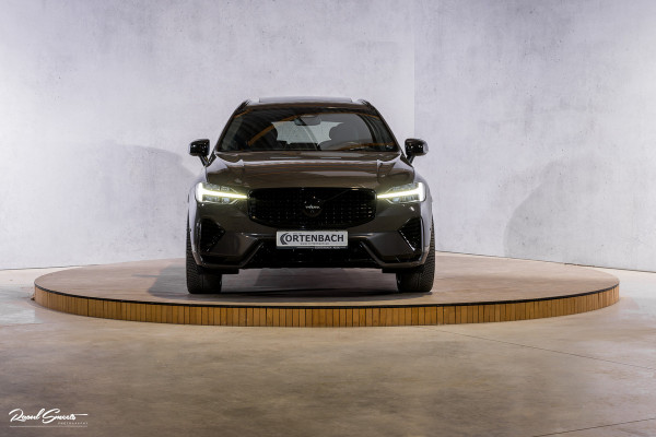 Volvo XC60 2.0 T8 Plug-in hybrid AWD R-Design | Luchtvering | Zwenkbare trekhaak | Panorama dak | Memory | Harman Kardon |
