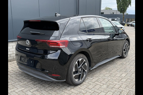 Volkswagen ID.3 Pure 52 kWh 18"/Adaptieve Cruise/Apple Carplay & Android Auto/DAB/Navigatie/Sfeerverlichting/Camera/Stuur + stoelverwarming