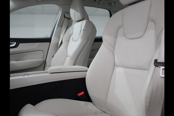 Volvo XC60 2.0 T6 Plug-in hybrid AWD Ultra Bright Climate control Adaptieve cruise control Navigatie Panoramadak Trekhaak Parkeersensoren 360* camera Voorstoelen verwarmd  Apple Carplay/ Android auto